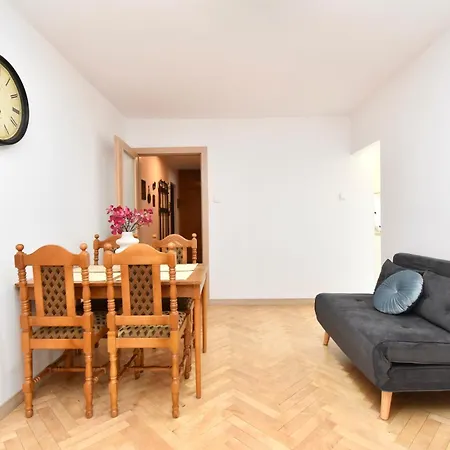 Appartement Totu Hallera 229 Szczesliwa Trzynastka *